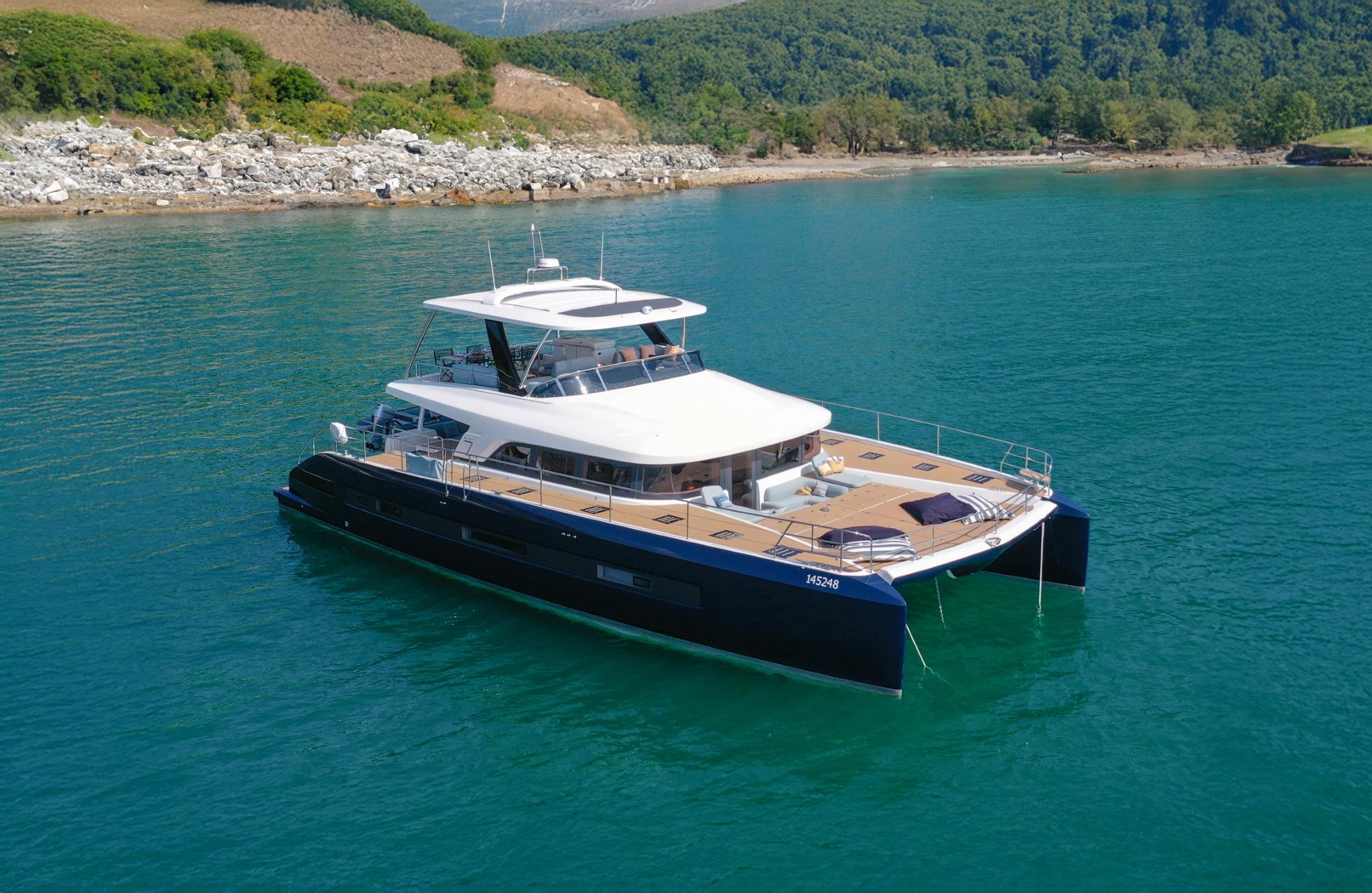 Blue-Iris-yacht-for-sale-9dS1obys.jpg