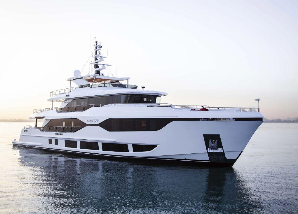 Majesty-yachts-side-view-at-sea_fraseryachts-a7ZglkGs.JPG